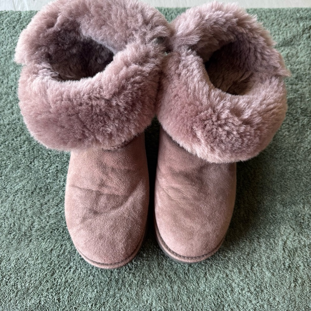 UGG Women's Gray Suede Boots Size 8 - Picture 8 of 8